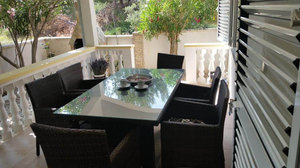 Macek Apartment Vir